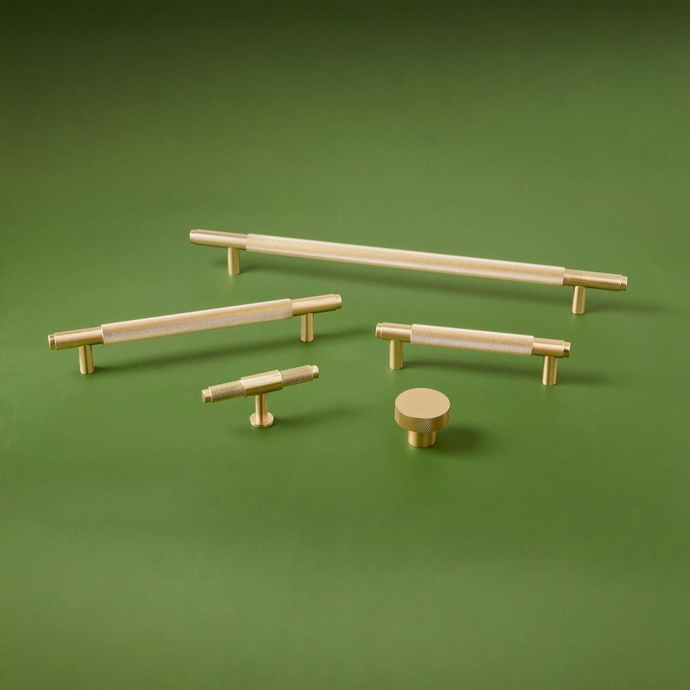 Luxe81 Knurled Brushed Brass 250mm Handle 192mm Centres – Tiles and ...