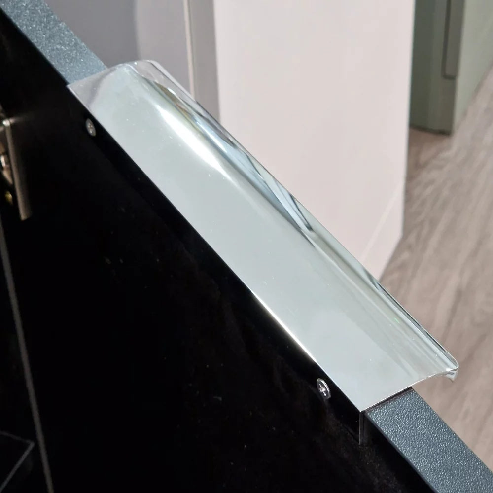 Luxe81 Flat 200mm Handle 160mm Centres
