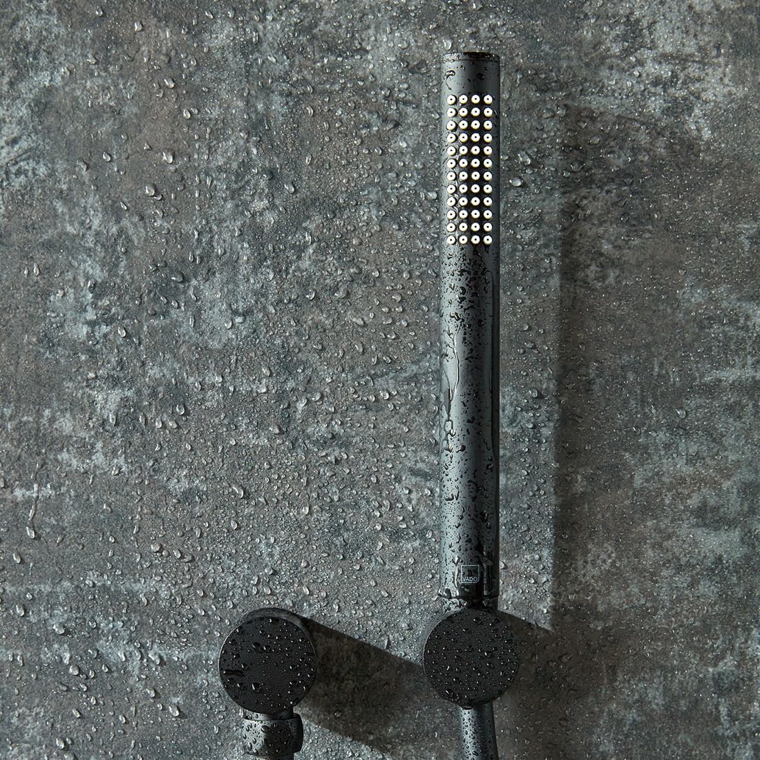 Vado Safari Pencil-Style Handset supplied with 6 l/min Flow Regulator